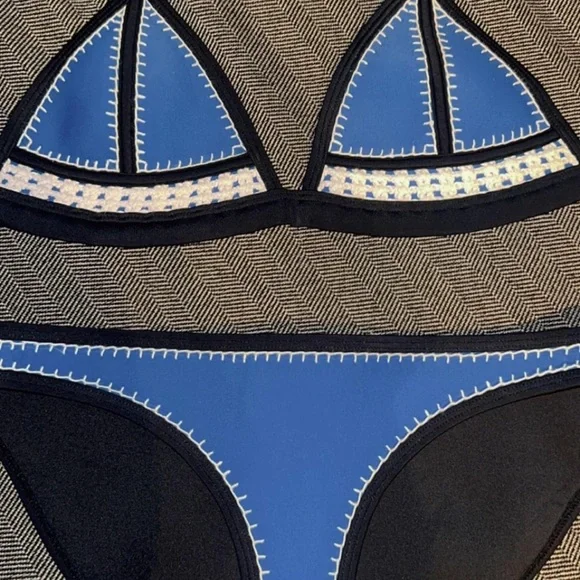 TRIANGL 2-piece Bikini Set 👙🦋🌚 - Picture 7 of 7